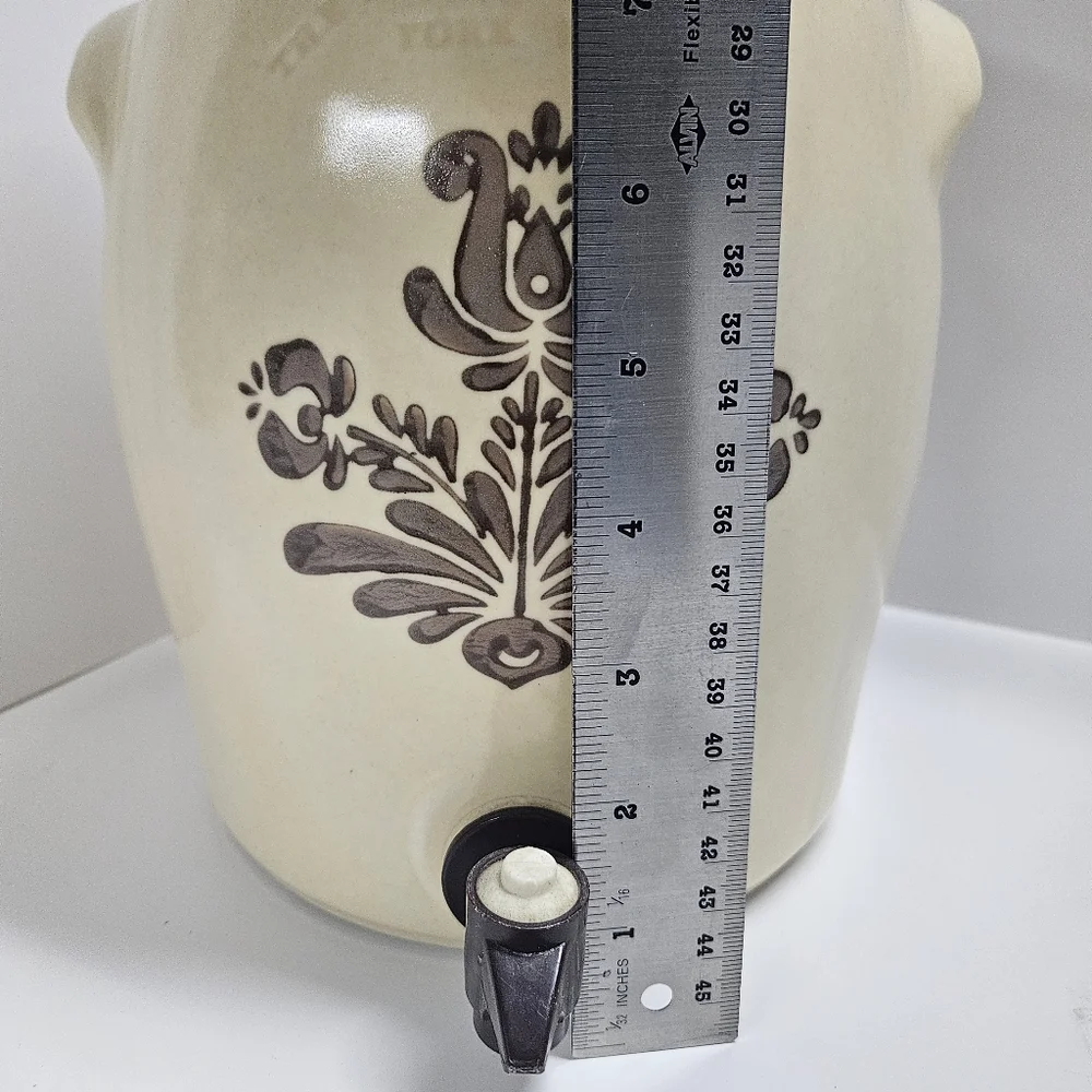 Vintage Pfaltzgraff Village Beverage Dispenser Crock with Lid 1 Gallon Stoneware